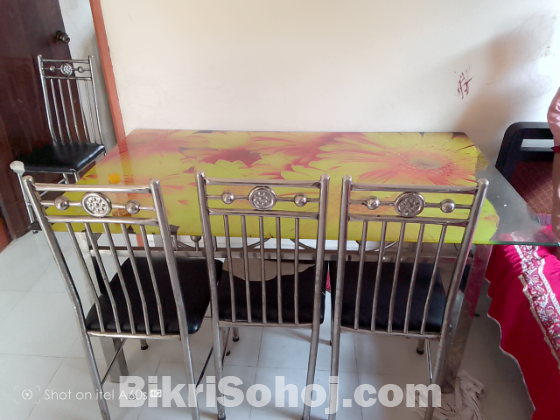 ডাইনিং টেবিল